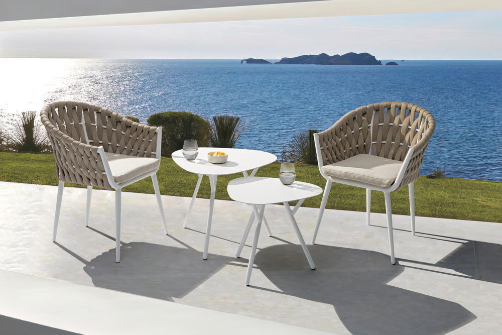 Sillón Meridian aluminio blanco cuerda greige y textil greige. | Kubu #