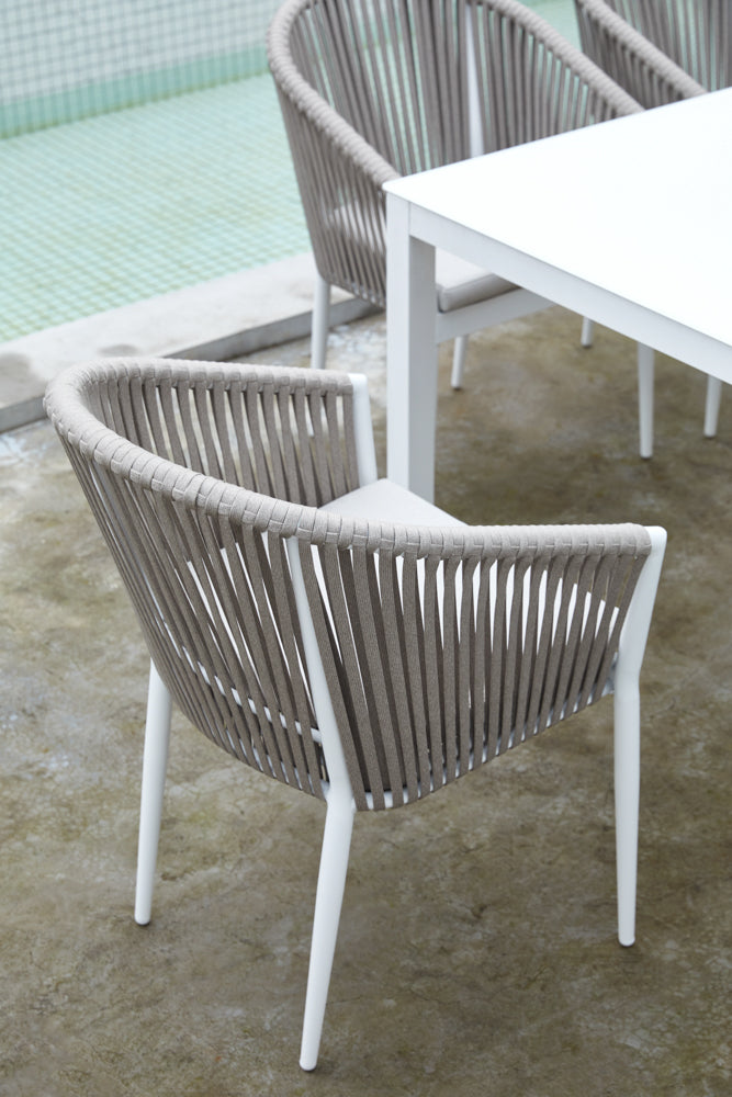 Sillón Ukiah aluminio blanco con cuerda y cojín greige | Kubu #