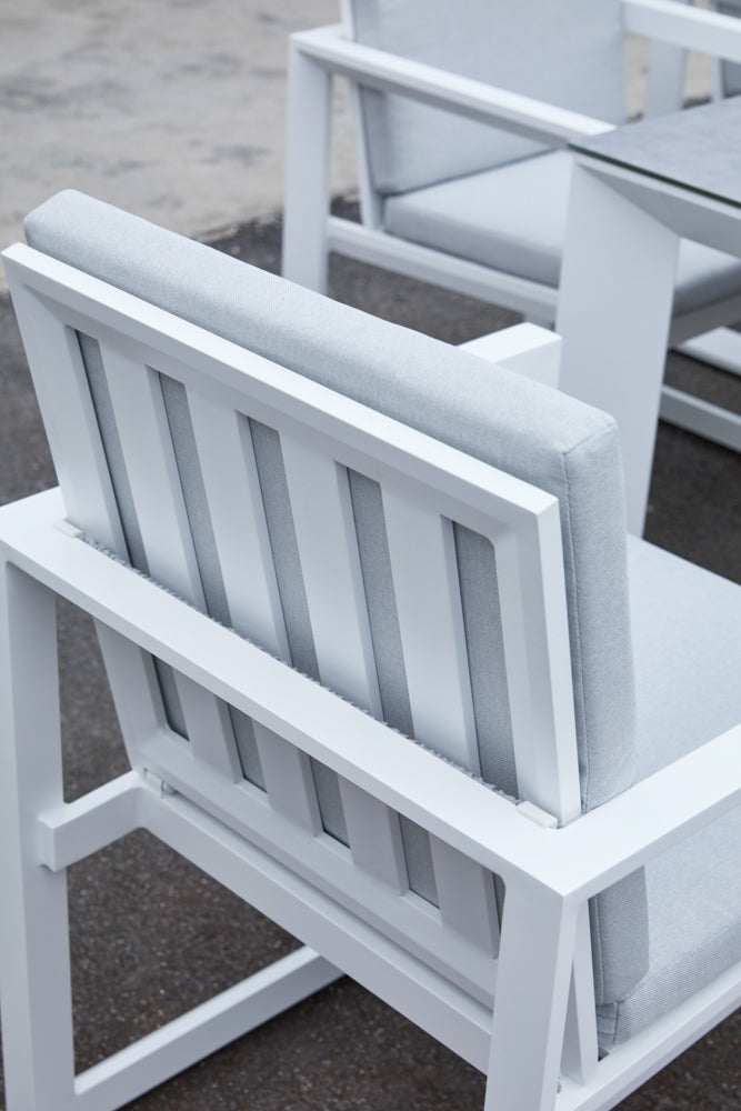 Sillón de comedor Onix aluminio blanco y cojinería gris claro | Kubu #