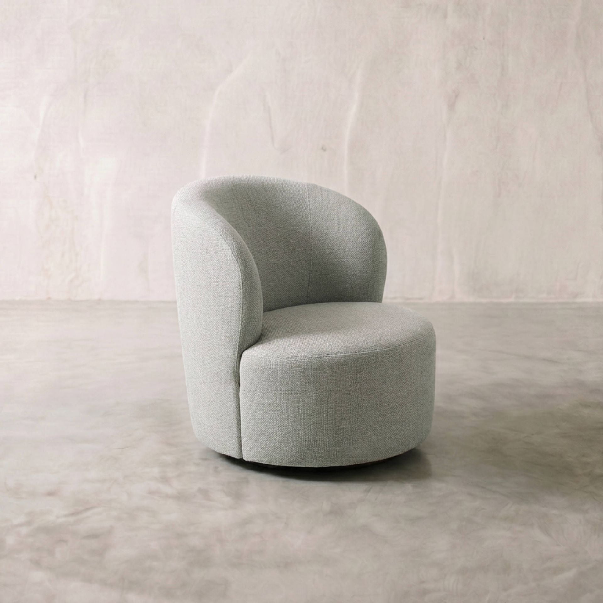 Sillón giratorio Wilson tapizado en tejido Aqua | Kubu #