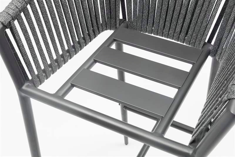 Sillón para barra de bar Ukiah aluminio y cuerda antracita con cojín gris medio. | Kubu #