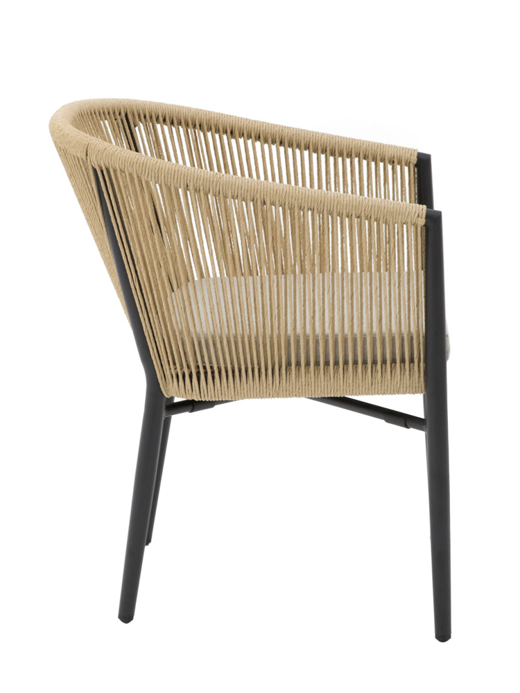 Silla con brazos Fairlee aluminio negro y trenzado natural | Kubu #