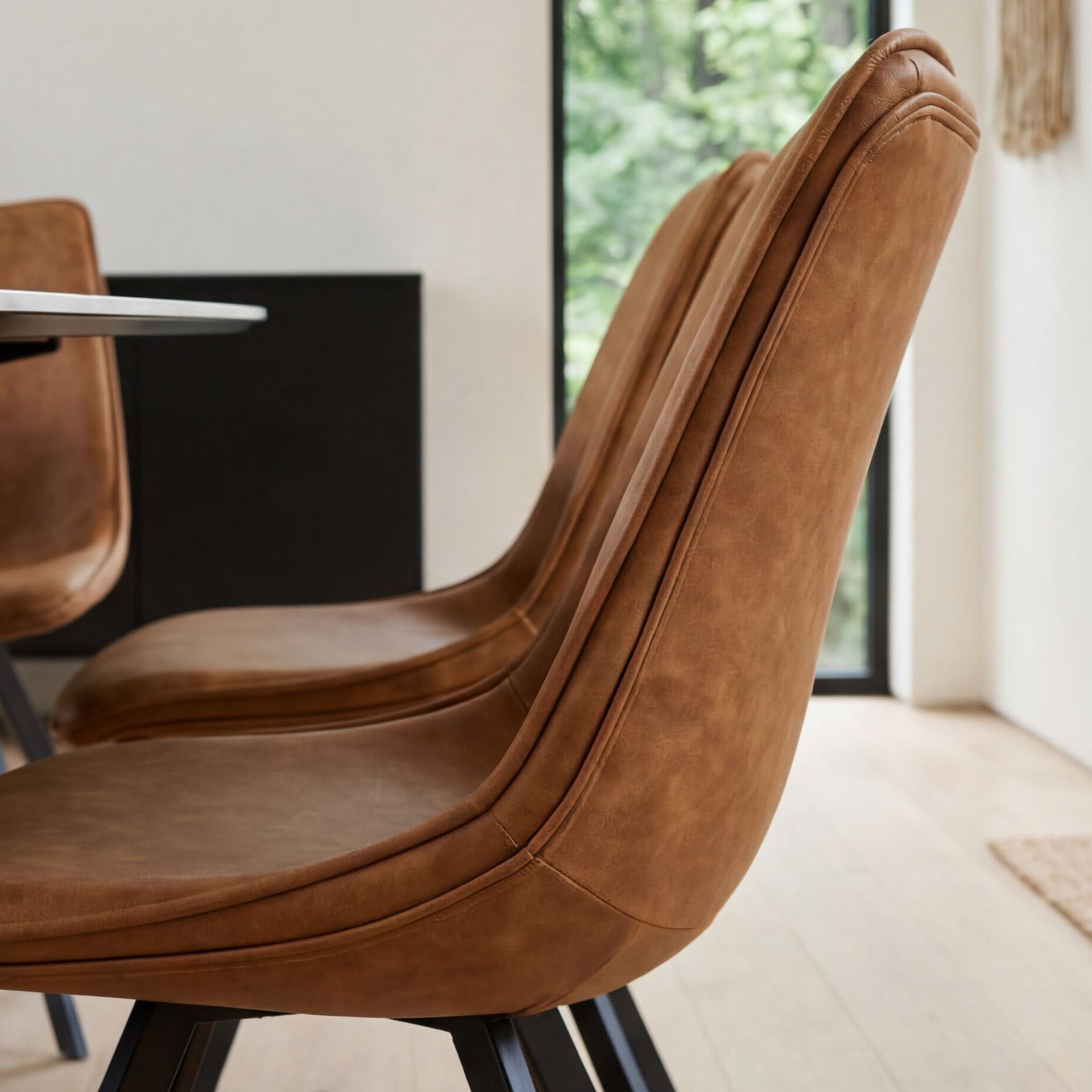 Silla de Comedor Monroe Camel | Confort y Lujo Cálido | KUBU #