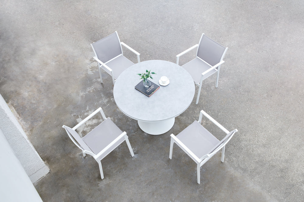 Silla de comedor Adin aluminio blanco y textilene gris claro