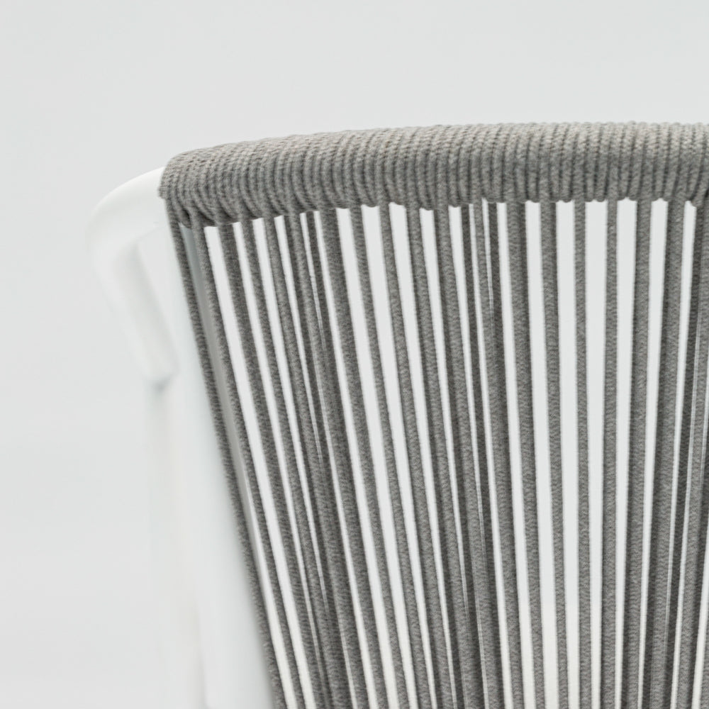 Silla de comedor Moana aluminio blanco con cojín gris claro