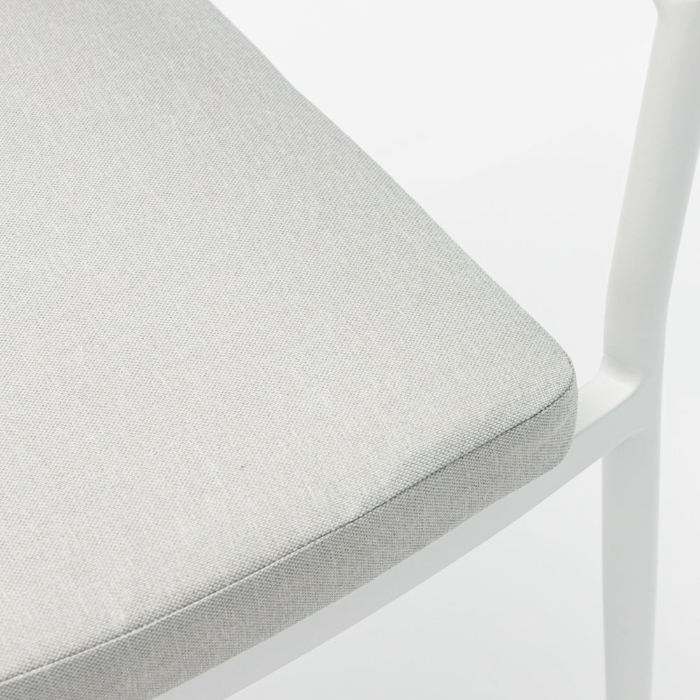 Silla de comedor Ross aluminio blanco con cojín gris claro | Kubu #