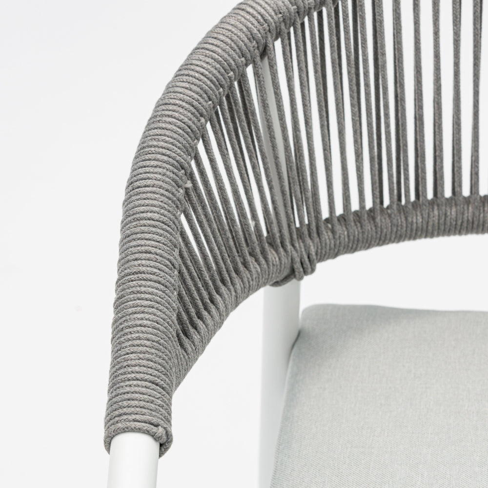 Silla de comedor Ross aluminio blanco con cojín gris claro | Kubu #