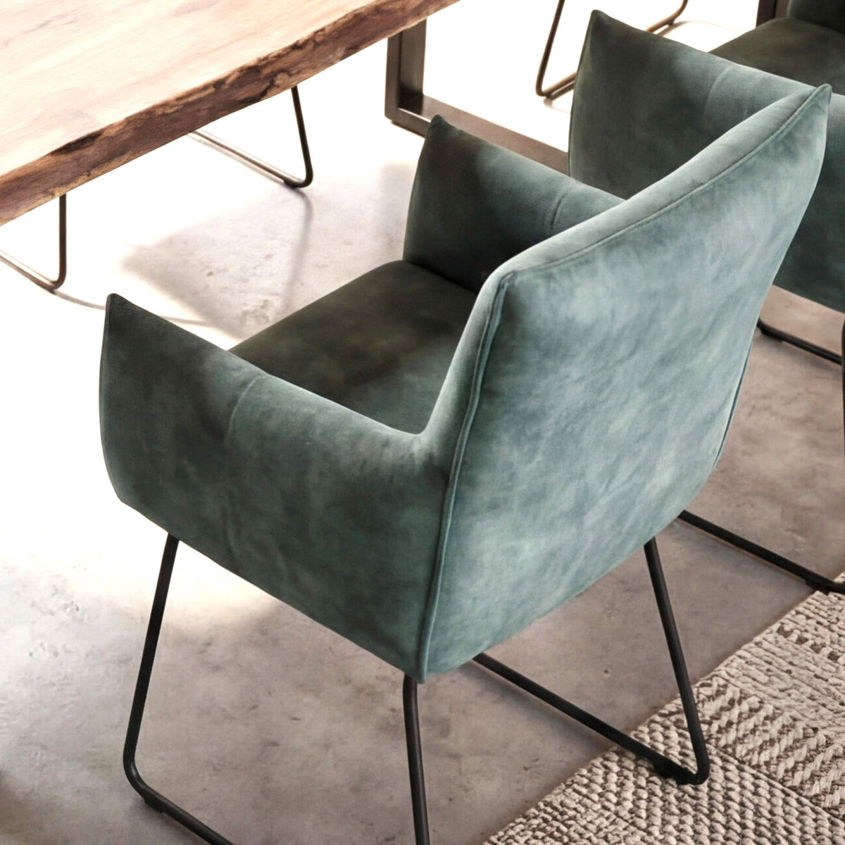 Silla de comedor con brazos Belmont Petrol | Elegancia y Confort | KUBU #