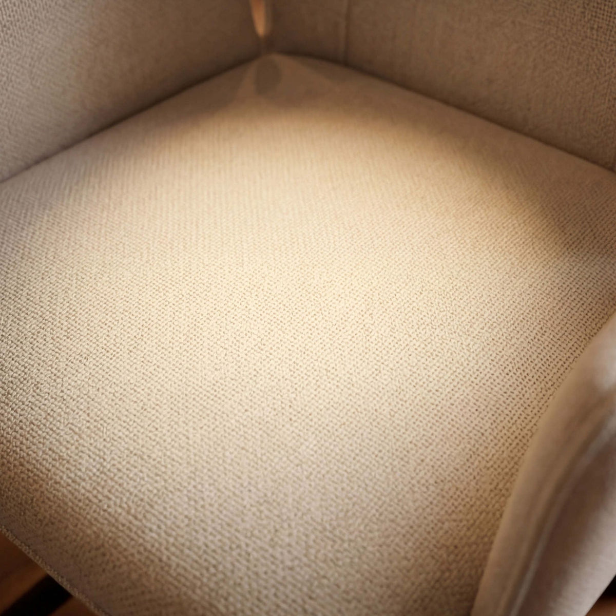 Silla de comedor con brazos Duncan Marfil | Diseño Vanguardista | KUBU #