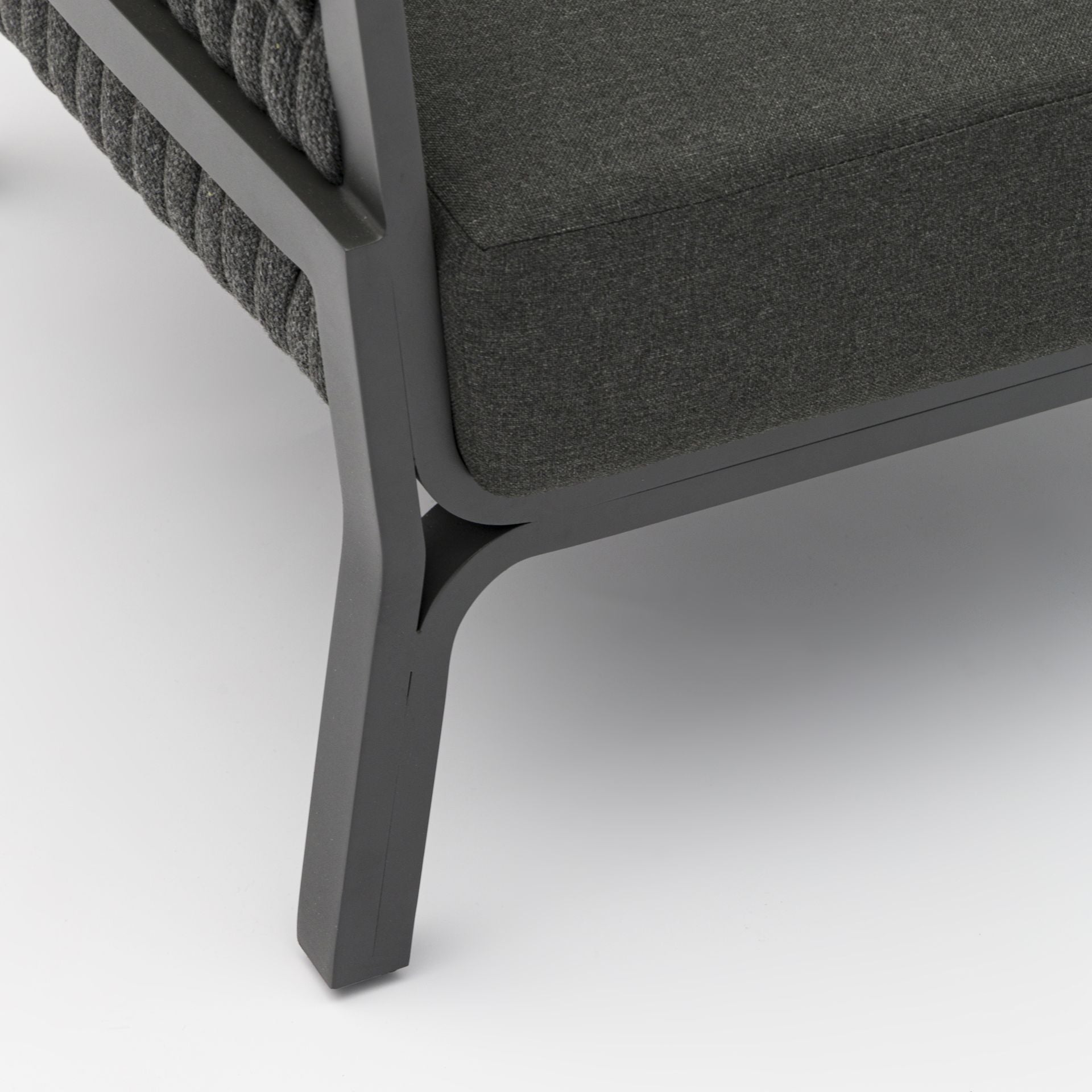 Sofá 1 plaza Anmore aluminio antracita textil antracita | Kubu #
