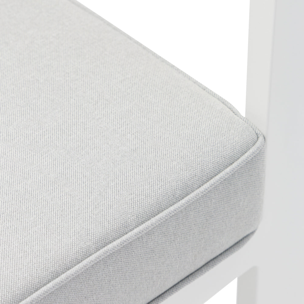 Sofá 1 plaza Niland aluminio blanco y cojinería gris claro | Kubu #