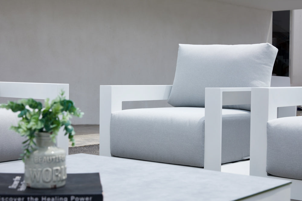 Sofá 1 plaza Onix aluminio blanco cojinería gris claro | Kubu #
