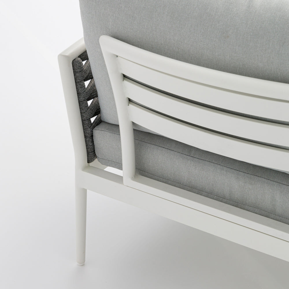 Sofá 2 plazas Walga aluminio blanco cojín gris claro | Kubu #