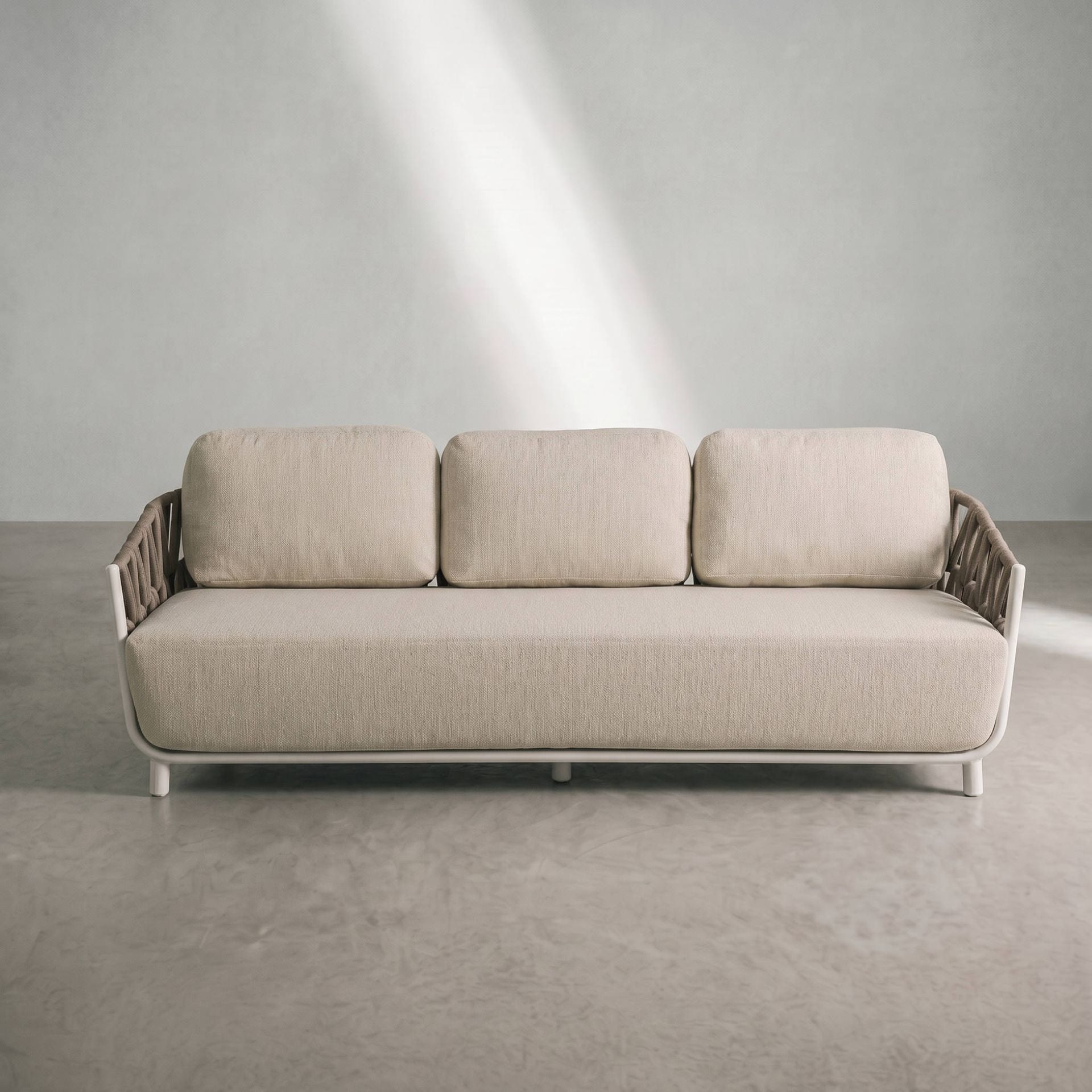 Sofá 3 plazas Carson aluminio blanco textil beige | Kubu #