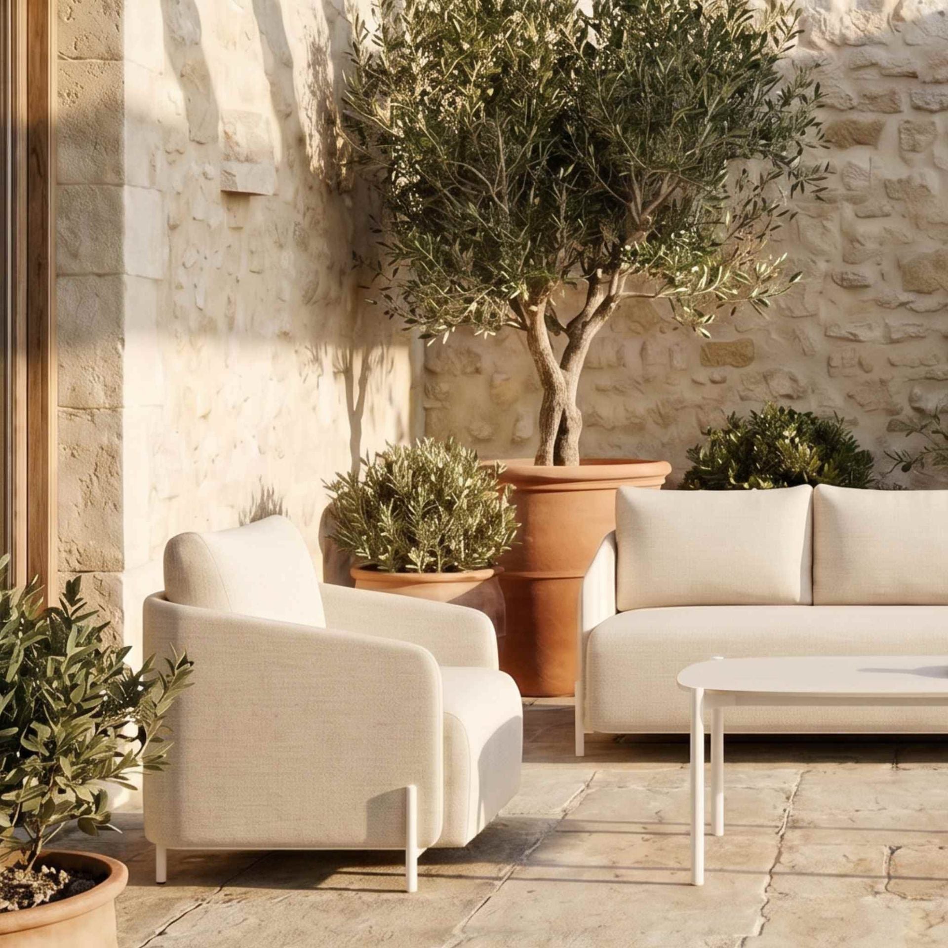 Sofá 3 plazas Corfu aluminio blanco y textil beige. | Kubu #