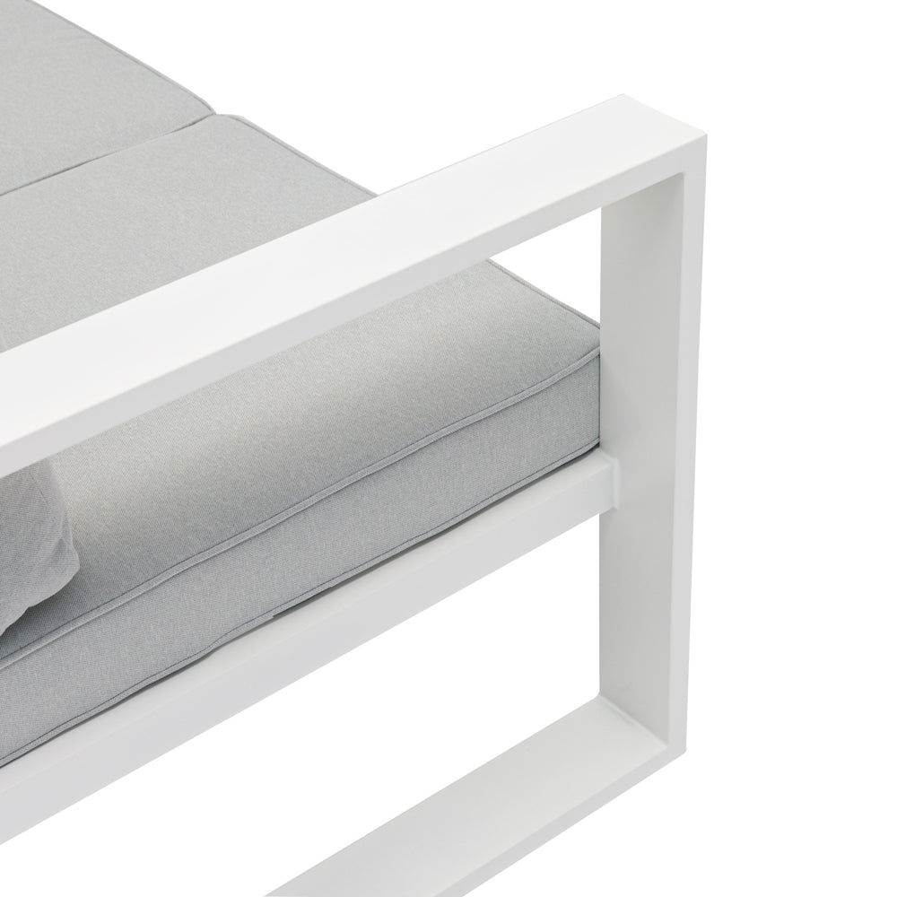 Sofá Niland 3 Plazas: Aluminio Blanco y Cojines Gris Olefina | Kubu #