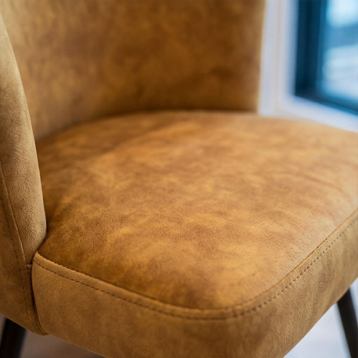 Taburete Alto Langford Gold | Confort y estilo | KUBU #