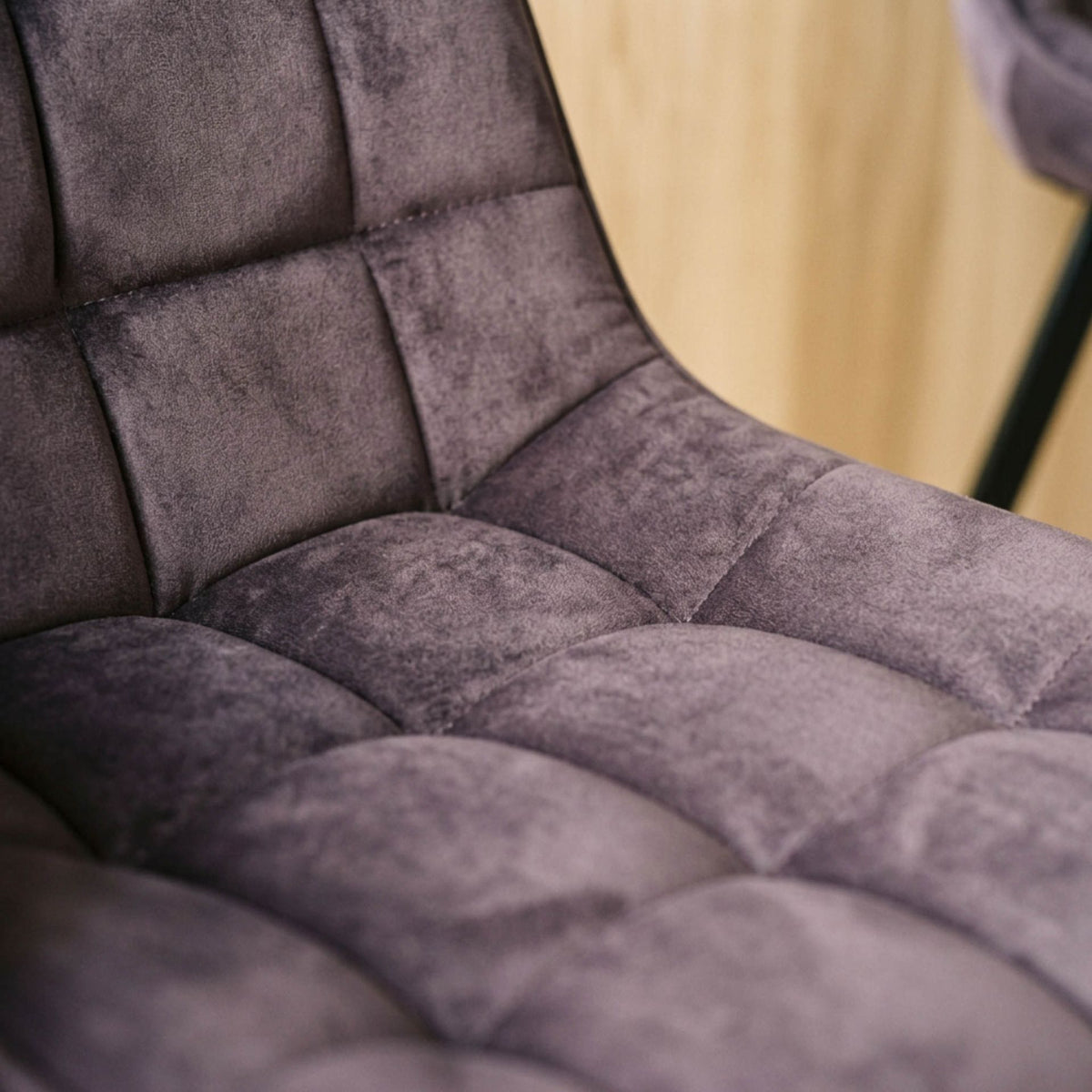 Taburete Alto Langley Antracita | Elegancia y Confort Atemporal | KUBU #