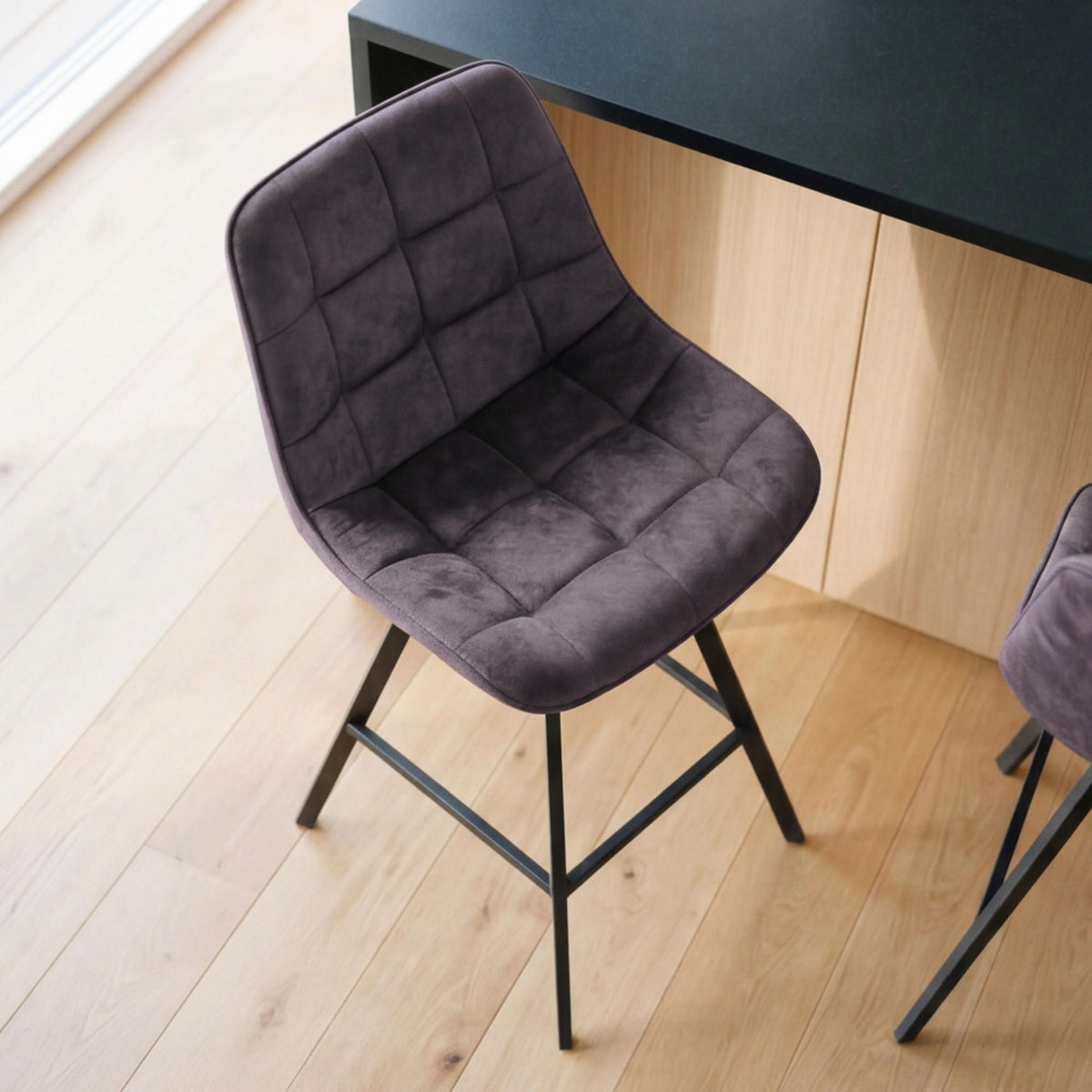 Taburete Alto Langley Antracita | Elegancia y Confort Atemporal | KUBU #