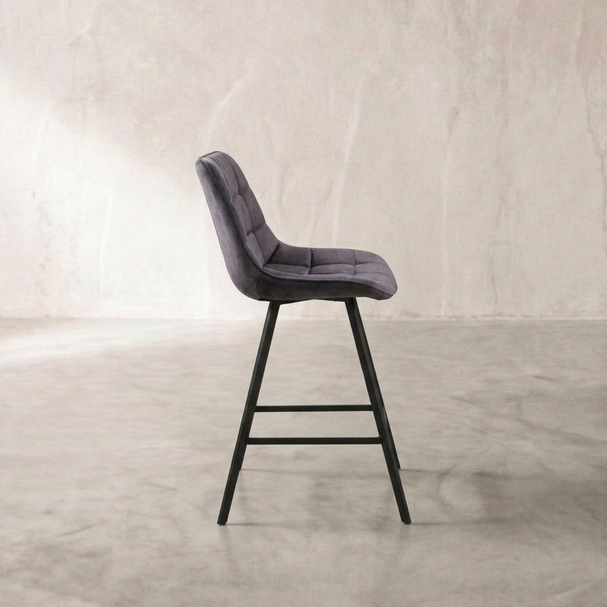 Taburete Alto Langley Antracita | Elegancia y Confort Atemporal | KUBU #