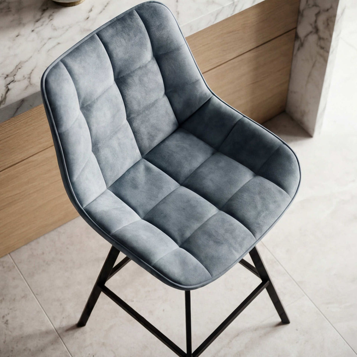 Taburete Alto Langley Petrol | Elegancia y Confort Atemporal | KUBU #