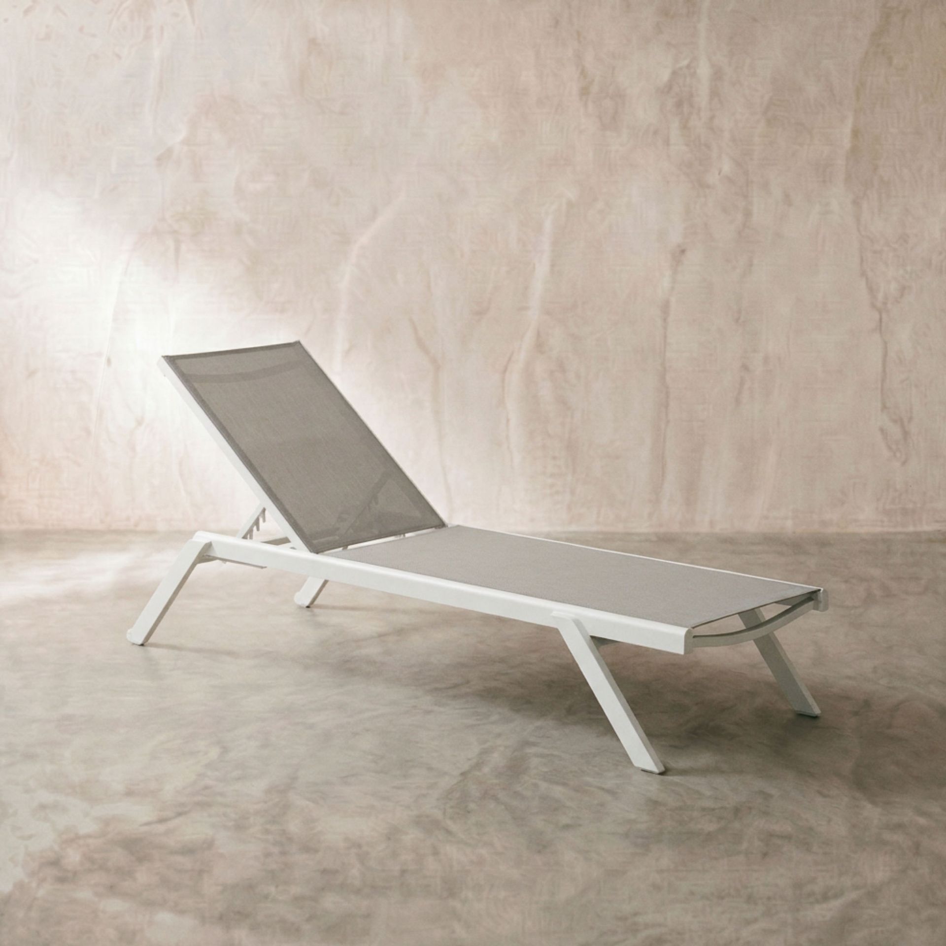 Tumbona Alameda aluminio blanco y textil gris claro | Kubu #
