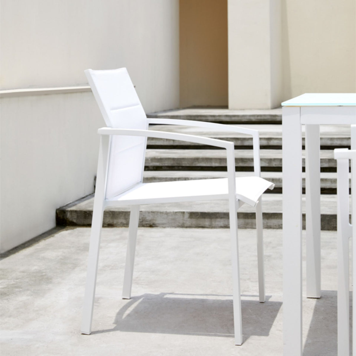 Sillón de comedor ORICK aluminio y textil blanco